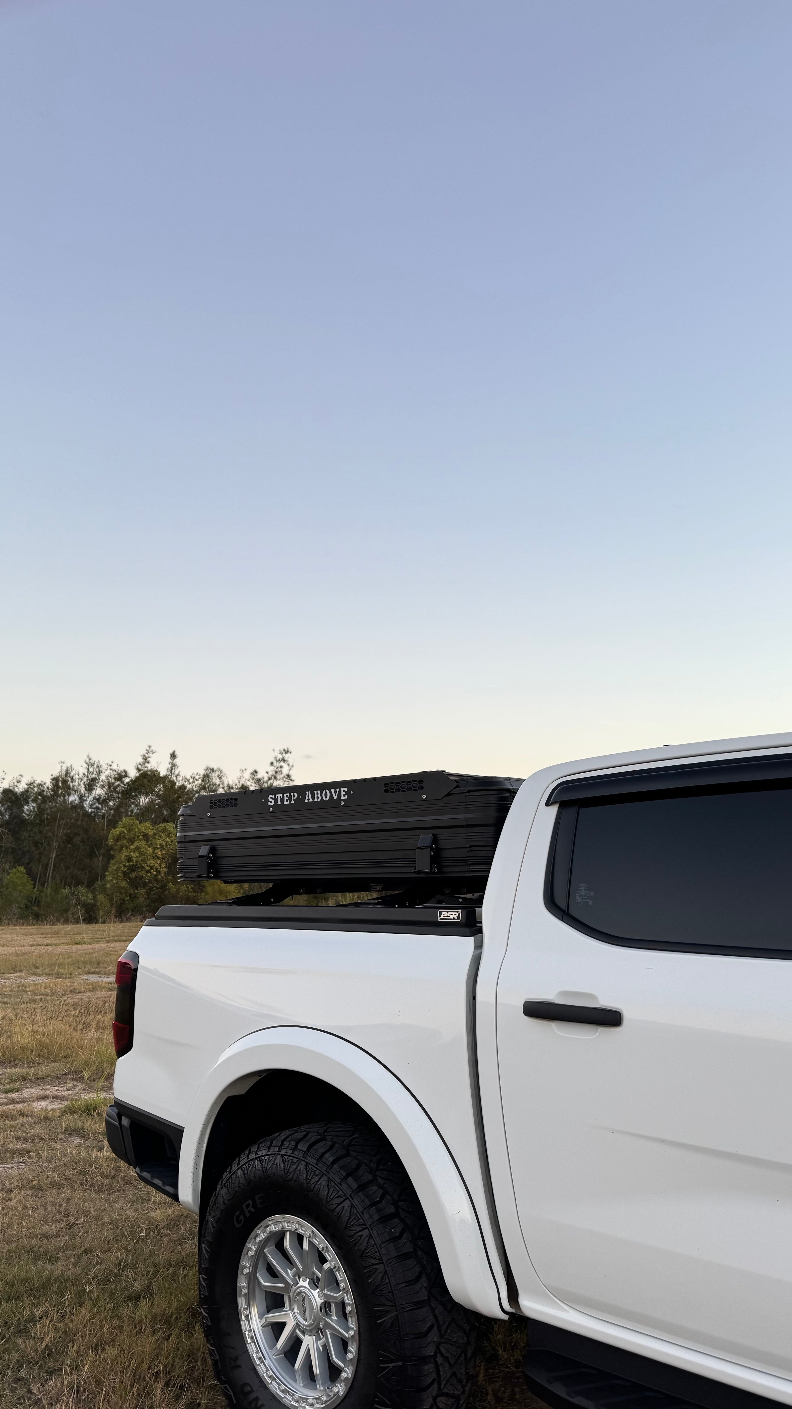 SIDE-OPENING TENT (FEBRUARY)