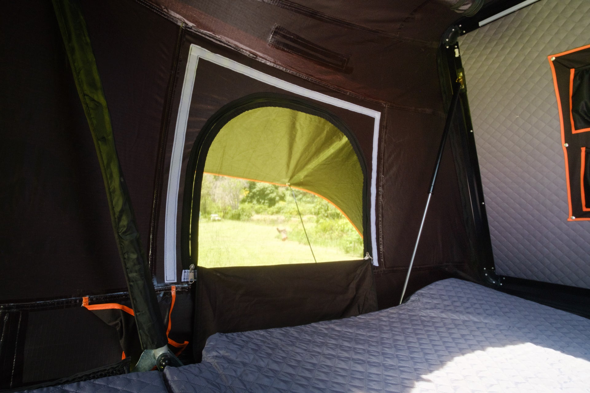 SIDE-OPENING TENT (FEBRUARY)